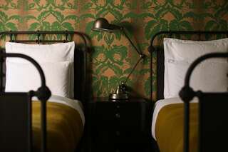 Отель Rooms Hotel Tbilisi Тбилиси Двухместный номер с 2 отдельными кроватями и видом на сад-2